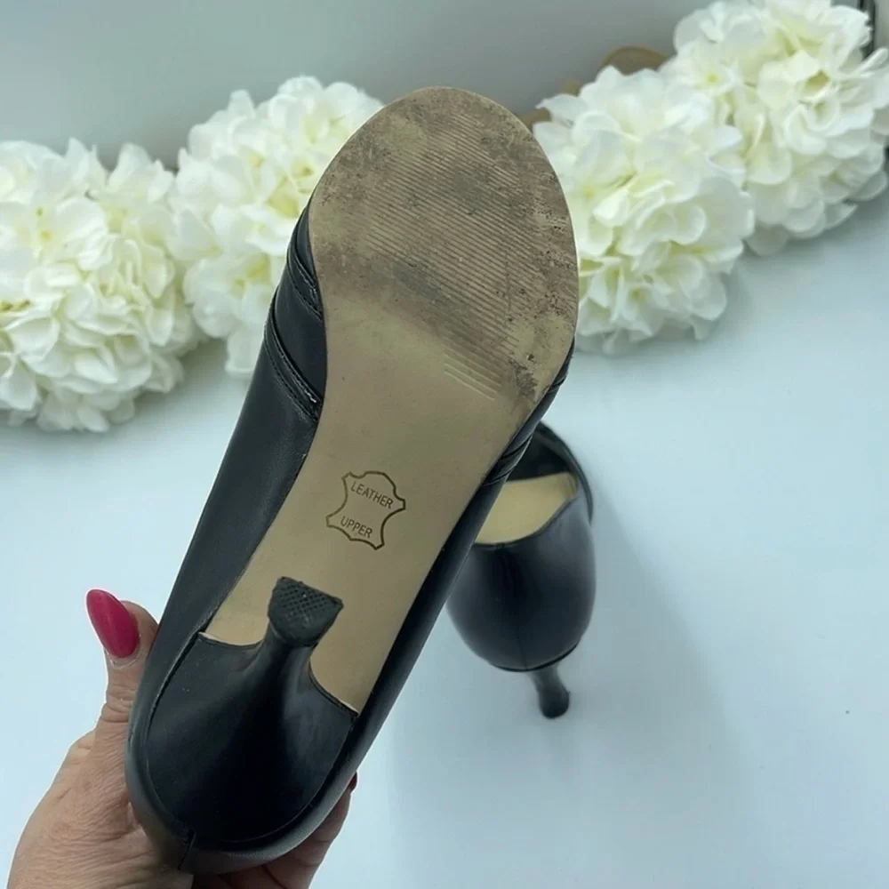 Impo Classic Black Crisscross Heels - Picture 4 of 5